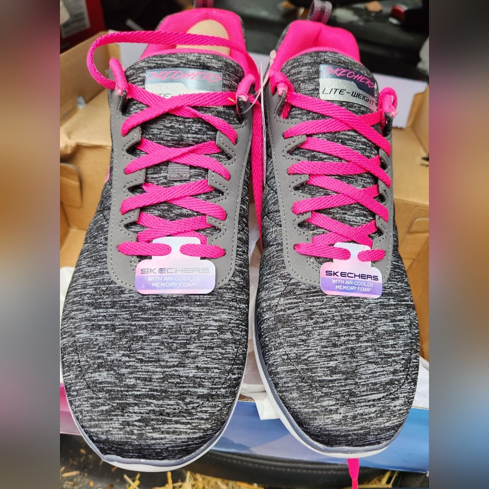 Skechers Flex Appeal 3.0 size 10 NIB